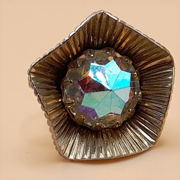 Vintage Aurora Borealis Rhinestone Screw-Back Earrings, Gold Plated, 7/8 Inch - Picture 14 of 14